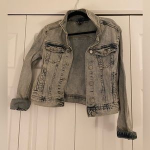 Cropped denim jacket